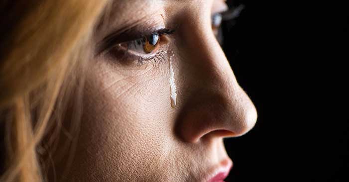 بررسی مهم ترین دلایل اشک ریزش شدید چشم